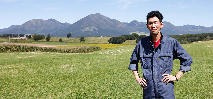 農場風景と代表取締役髙橋の写真